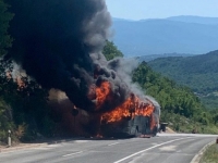 PREVOZIO UČENIKE IZ BiH: Autobus izgorio na cesti kod Imotskog, nema povrijeđenih