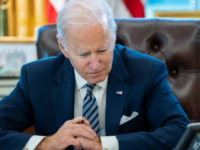 BIDEN EVAKUISAN: Privatni avion ušao u...