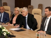 U HDZ-u BI NAJVIŠE VOLJELI DA IM SE DANAS NIKAD NE PONOVI: 'Schmidtova odluka jasna je poruka i Bevandi i Čoviću koji mu je 'prijetio''