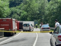 NA TERENU MUP TK, HITNA POMOĆ I VATROGASCI: Prevrnuo se kamion na cesti...