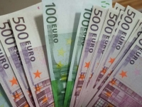 KOLIKO NOVCA TREBA IMATI KOD KUĆE: Stručnjaci izašli sa konkretnom cifrom koju treba čuvati za 'crne dane'