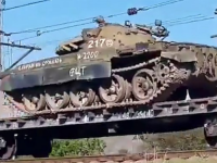 CIJELI SVIJET SE SMIJE RUSKOJ VOJSCI: Iz naftalina izvukli tenkove stare 50 godina, na njih zavarili kaveze i poslali ih u Ukrajinu (FOTO, VIDEO)