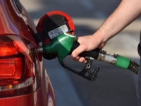 NAJGORE TEK SLIJEDI: Evo zbog čega svakodnevno rastu cijene goriva…