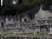 'KUKAVIČKI ČIN POČINJEN POD OKRILJEM NOĆI': SDP osudio uništavanje spomen-ploča na Partizanskom groblju u Mostaru