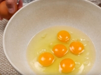 ČETIRI SASTOJKA ČINE ČUDA: Na brzinu napravite najukusniji omlet ikada i iznenadite ukućane (VIDEO)