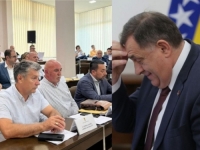 DODIKU PLAKETA I 5.000 KM: Lider SNSD-a biće nagrađen zbog izuzetnog zalaganja i pomoći Doboju 