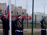 PUTINOV REŽIM OTIŠAO KORAK DALJE: Ruska vlada potrošit će 16 miliona eura na zastave za škole, a pet hiljada ih nema tekuću vodu