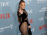 BEZ ZARUČNIKA NA CRVENOM TEPIHU: Fantastično izdanje Jennifer Lopez