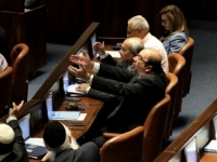 RASPALA SE KOALICIJA: Raspušta se izraelski parlament, slijede novi izbori