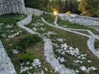 NEZAPAMĆENI DIVLJAČKI FAŠISTIČKI ČIN U MOSTARU: Partizansko spomen groblje potpuno uništeno, razbijeno svih 700 ploča, oglasio se gradonačelnik Kordić...