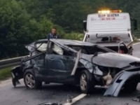 TEŠKA NESREĆA KOD HADŽIĆA: Povrijeđena jedna osoba, automobil potpuno uništen