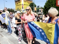 'BRIGA NJIH NA VLASTI, IMAJU PO 8.000 KM PLAĆE': Državni službenici ponovo protestovali u Sarajevu (FOTO)