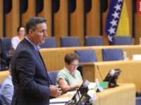 ODBIJEN BEĆIROVIĆEV PRIJEDLOG: 'Sramno je povećanje plaća najviših državnih funkcionera'