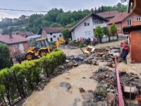 NAROD BRZO REAGOVAO: Građani saniraju štete nakon poplava u Čeliću, čiste lokalne puteve...