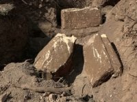 SENZACIONALNO OTKRIĆE U SREDNJOJ BOSNI: Tokom građevinskih radova u dvorištu kuće pronašli grobnice iz srednjeg vijeka…(VIDEO)