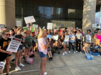 ŠIROM SAD-a: Protesti protiv odluke Vrhovnog suda o pobačaju