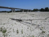 OVO SE NIJE DESILO POSLJEDNJIH 70 GODINA: Sjever Italije pogođen sušom, najveća rijeka u državi ostaje bez vode (VIDEO)