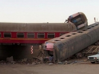 ZASTRAŠUJUĆI PRIZORI S LICA MJESTA: Voz iskočio iz šina, poginulo najmanje 17 osoba, spasilačke ekipe na terenu...