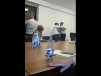 OBRAČUN NA SJEDNICI KANTONALNOG ODBORA SDA TK: Zamalo se potukli Salko Zildžić i Smajo Mandžić, spriječili ih ostali članovi (VIDEO)