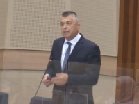 PITANJE SENADA BRATIĆA AMBASADORU KALABUHOVU: 'Ambasadori nisu imenovani za entitete, zašto ste prihvatili da govorite u entitetskoj skupštini?'