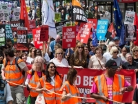 U JEKU INFLACIJE: Hiljade demonstranata na ulicama Londona traže povećanja plaća