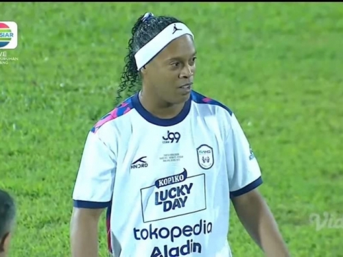 LUDILO NA STADIONU: Ronaldinho debitovao za novi klub (VIDEO)