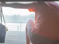 ZASTRAŠUJUĆI PRIZORI S LICA MJESTA: Zapalio se voz, putnici bježali kroz prozore, skakali s mosta (VIDEO)