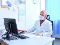 NIJE BILO VREMENA ZA RAZMIŠLJANJE: Doktorica ispred Doma zdravlja u Vogošći u automobilu uspješno porodila trudnicu