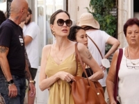 PAPARAZZI JE PRATE U STOPU: Angelina Jolie u bezvrmenskom klasiku koji izdužuje noge (FOTO)