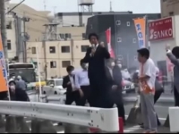 UZNEMIRUJUĆI SNIMCI: Pogledajte trenutak napada na bivšeg japanskog premijera Shinzo Abea, ubica je koristio improvizirano oružje (FOTO, VIDEO) 
