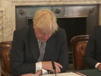 POLITIČKI HAOS NA OTOKU: Urušava se britanska vlada, pljušte ostavke!?