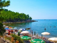 TRAGEDIJA NA POZNATOM CRNOGORSKOM LJETOVALIŠTU: Utopio se turista, tijelo pronađeno poslije podne na plaži