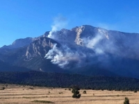 ALARMANTNO NA BLIDINJU: U gašenju požara na Blidnju očekuje se i helikopter iz RS-a