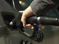 NEKA POJEFTINE I NAMIRNICE: Nastavljen blagi pad cijena goriva u FBiH, benzin od 3,06 KM, dizel od...