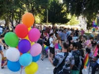 U SPLITU POČEO PRIDE: Ljudi veselo šetaju gradom, uz njih je gradonačelnik Puljak (VIDEO)