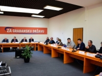 DF O IZBEZUMLJENOM ČOVIĆU I IZGUBLJENOM DODIKU: 'Primitivne reakcije HDZ i SNSD na rezoluciju Bundestaga...'