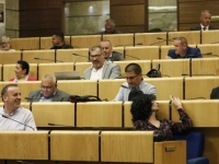 BURNO U SARAJEVU: Dom naroda Parlamenta FBiH glasa o zabrani...