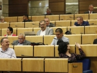 BURNO U SARAJEVU: Dom naroda Parlamenta FBiH, nakon prekida zbog nedistatka kvoruma o zakonima, izvještajima i zaduženjima...