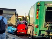 TEŠKA PROMETNA NESREĆA U ZAGREBU: Automobil zdrobljen između autobusa i kamiona