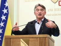 ŽELJKO KOMŠIĆ UPOZORAVA: 'Varhelyi je Dodiku omogućio da negira genocid, besmisleno je okupljanje kod njega'