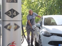 TREND POJEFTINJENJA SE NASTAVLJA: Benzin dodatno pojeftinio širom BiH, dizel 'stoji' na 3,40 KM po litru