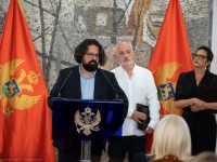 EMOTIVAN GOVOR ANDREJA NIKOLAIDISA: 'Crna Gora je danas puna rana, nanijela ih je ista ruka, ista mračna ideologija koja je otvorila veliku bosansku ranu...'