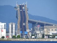 POGLED PREMA DOLJE ODUZIMA DAH: Hrabri vozači u ovoj zemlji svakodnevno imaju dramatične uspone i silaske s jednog mosta…