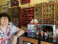 ZANIMLJIV HOBI DOKTORICE IZ NIŠA: Četiri decenije skuplja figurice iz 'Kinder jaja', evo koliko ih ima