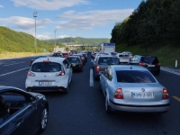 KILOMETARSKE KOLONE NA NAPLATNIM KUĆICAMA NA ULAZU U SARAJEVO: Evo šta je o svemu rekao MUP KS... (FOTO)