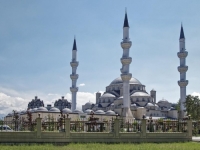 'ZATO ŠTO POKAZUJU PREVIŠE KOŽE': Imam okrivio oskudnije odjevene žene za skok cijena mesa