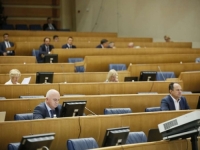 DOBRA VIJEST IZ PREDSTAVNIČKOG DOMA PSBIH: Usvojen prijedlog izmjena Zakona o plaćama i naknadama koji predviđa da se...