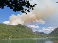 BORBA S VATROM: Požar i dalje aktivan, čuju se detonacije neeksplodiranih mina