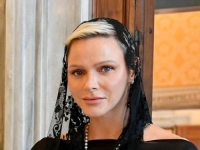 PREKRŠILA TRADICIJU: Princeza Charlene za audijenciju kod pape Franje izabrala haljinu, ali jedan detalj…(FOTO)