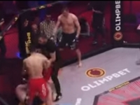 TOTALNO LUDILO: Rusi se tukli u kavezu s povezima na očima, pogledajte kako je završilo... (VIDEO)